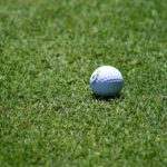 Jouer au golf